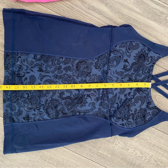 Lululemon Energy Tank - qty 2 - both size 8 - Picture 4 of 6